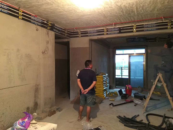 ������{����